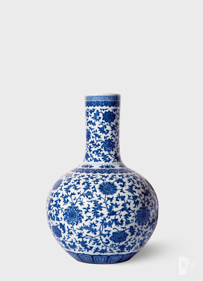 清乾隆·青花缠枝莲纹大天球瓶